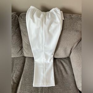 NWT! Women’s Alfred Dunner Classics White Pull On Pants Size 14